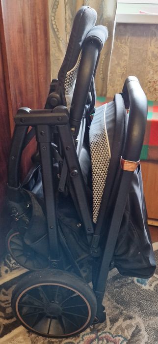 Продам детскую коляску всесезонную