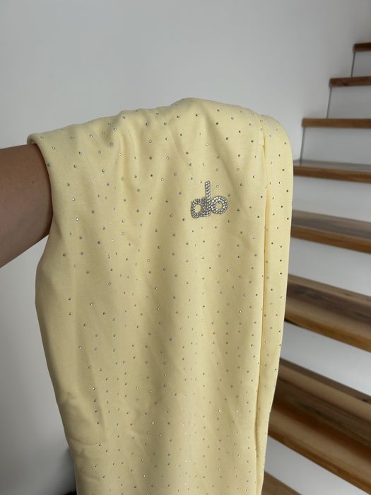 Дамски екипи с камъни