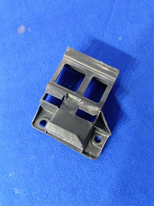 Кронштейн переднего бампера Mercedes Sprinter 2012