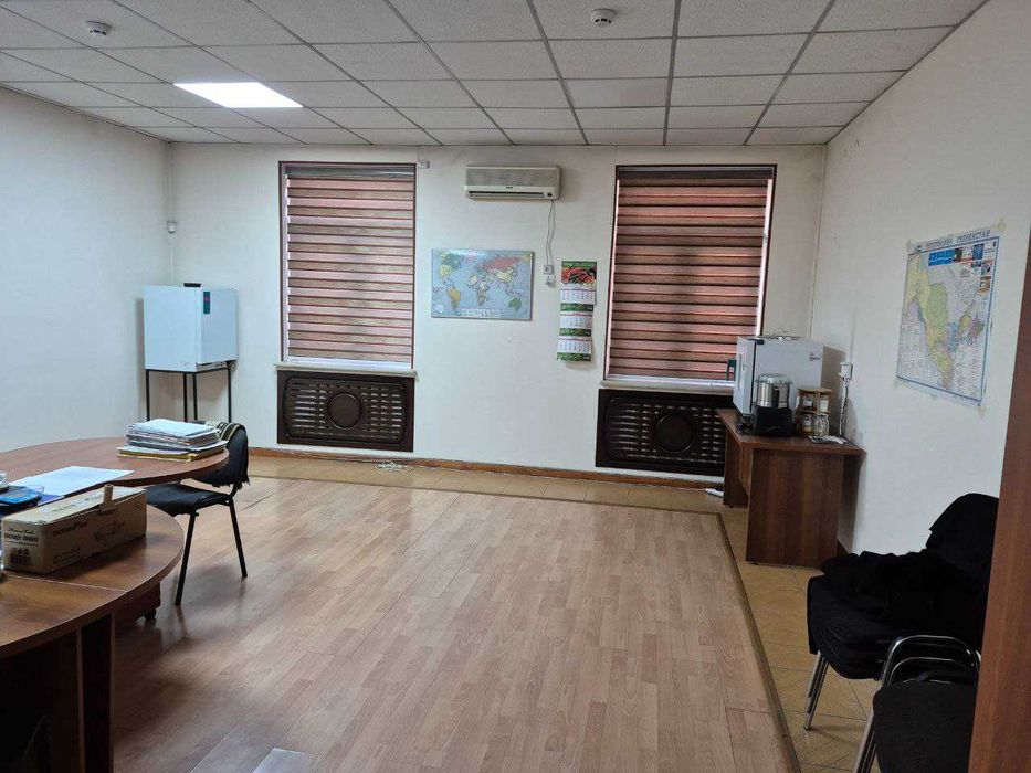 Сдам офис:  60 м². Коммунальные услуги и уборка за счет арендодателя