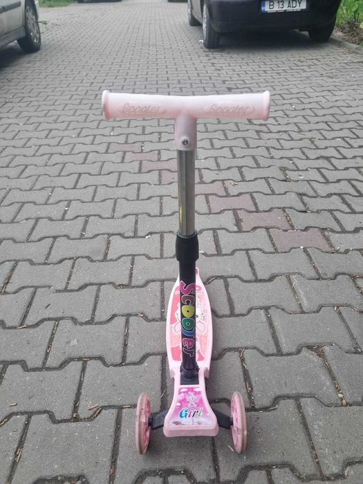 vand trotineta oxelo 3 roti B100 galben negru si trotineta scooter roz mal play