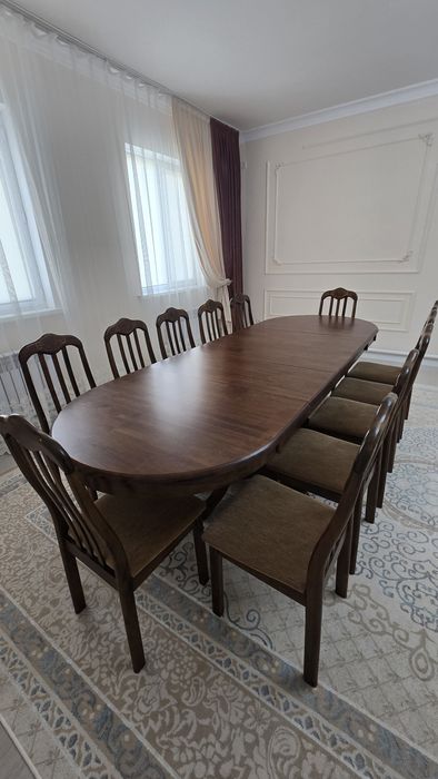 Стол со стульями