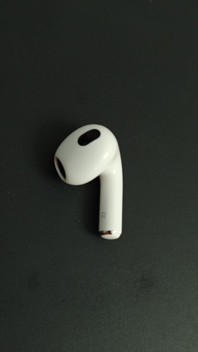 AirPods 3 (сторона R)