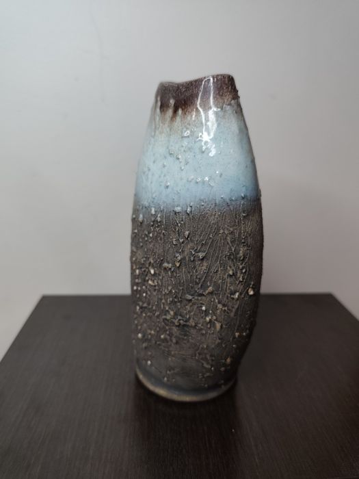 Много красива ваза от арт керамика.