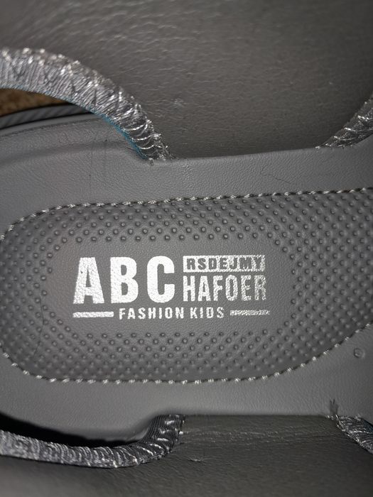 Детские новые сандали