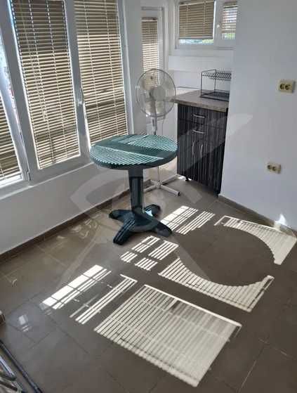 Тристаен апартамент в района на Базар Левски - 97714