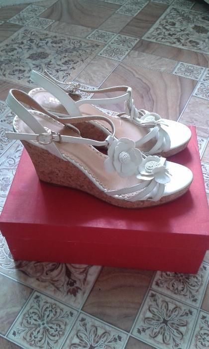 Босоножки новые 40 размер