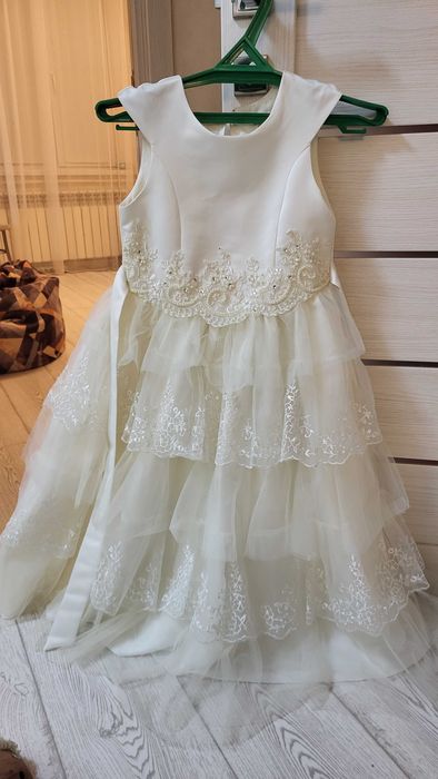 Продам красивое нарядное платье