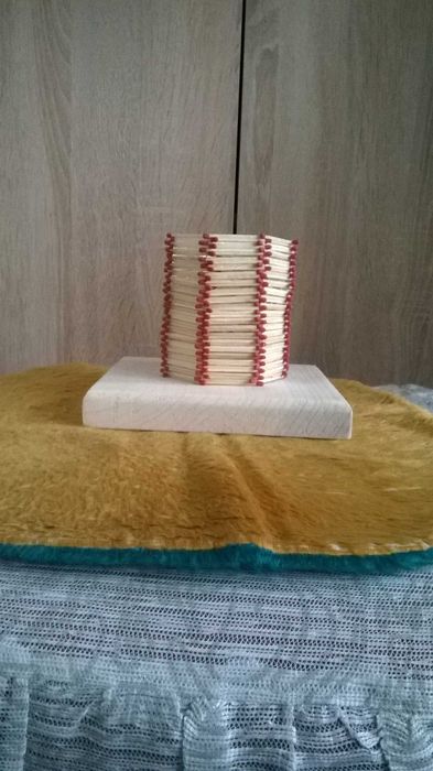 поставка несиметрична,за моливи или  касичка за пари