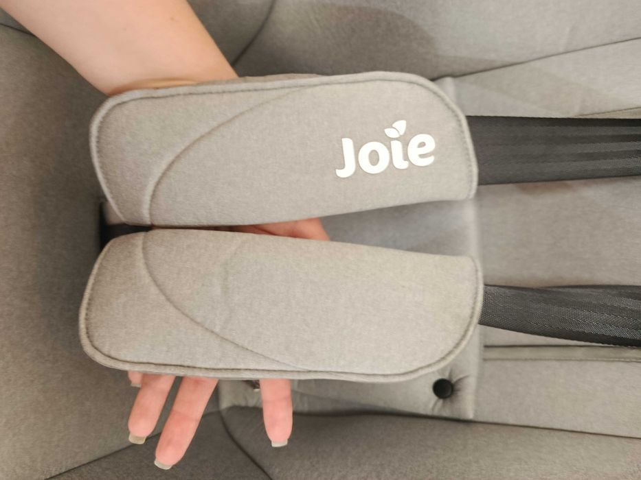 Столче за кола Joie i-Spin 360 в цвят Gray Flannel.