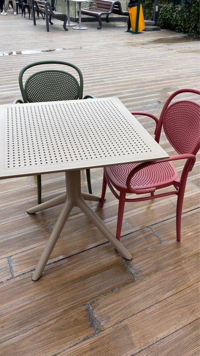 Scaune din plastic – joase și de bar | terasă / HoReCa