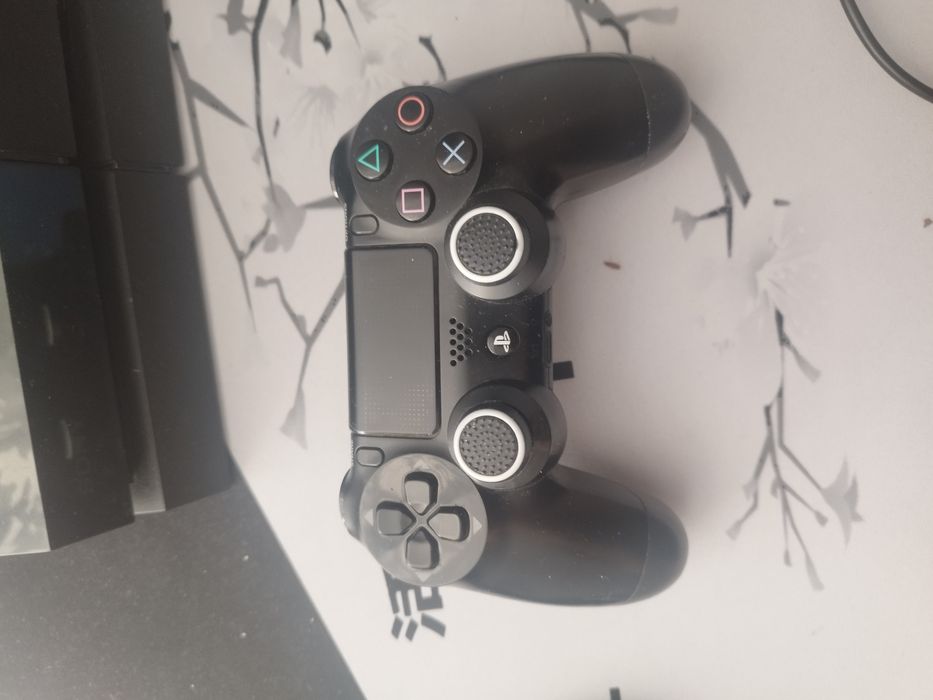 Продам playstation 4 fat