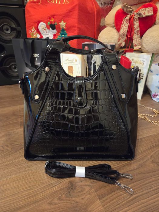 Нова черна лачена чанта 30/26 + портмоне