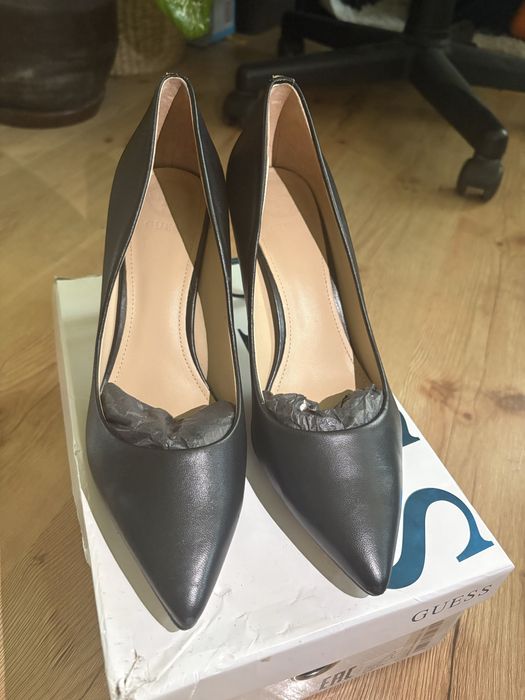 Guess естествена кожа