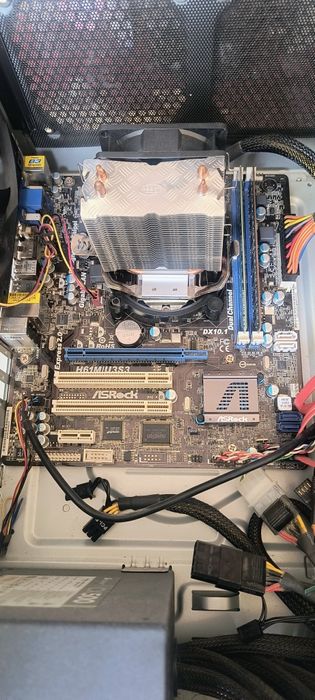 Дънна Платка ASROCK H61M/U3S3+Intel Core i3-2300 3.3Ghz-40 лв