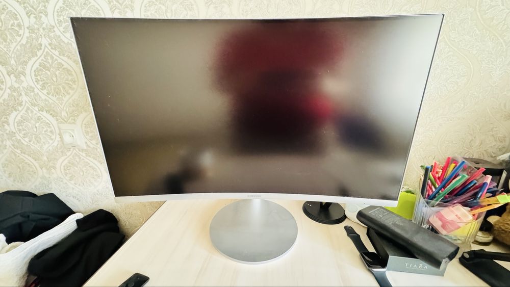 Продаю монитор Samsung C27F591FDI