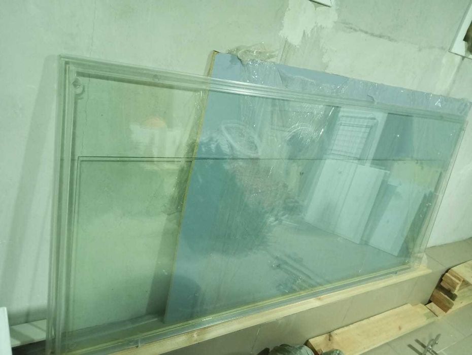 Стеклянные душевые перегородки