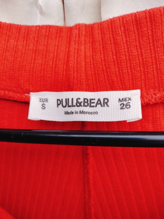 Pantaloni casual damă Pull&Bear – Roșii cu dungi laterale albastre – Mărime S
