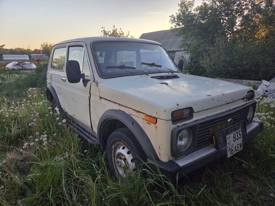 Продам ниву с прицепом.
