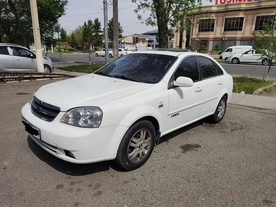 Shevralet lasetti 1,8 avtomat 3-pazitsya sotiladi. Rangi oq.