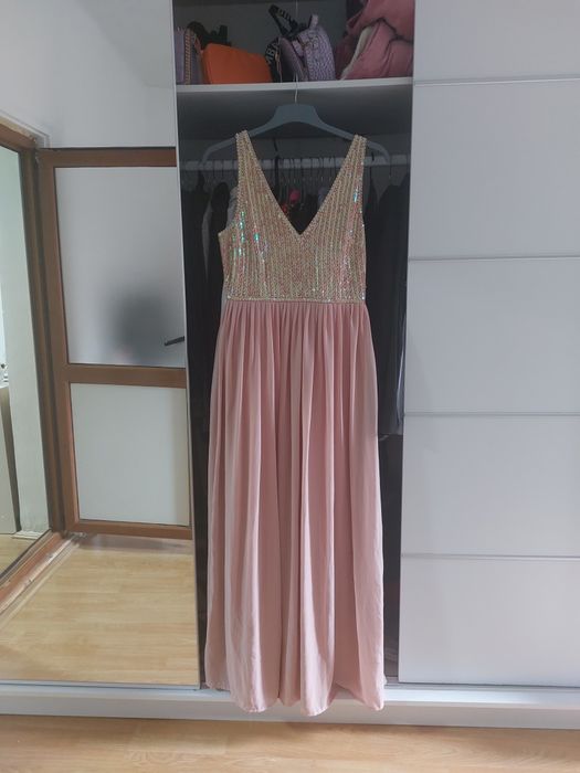 Vând rochițe de ocazie noi