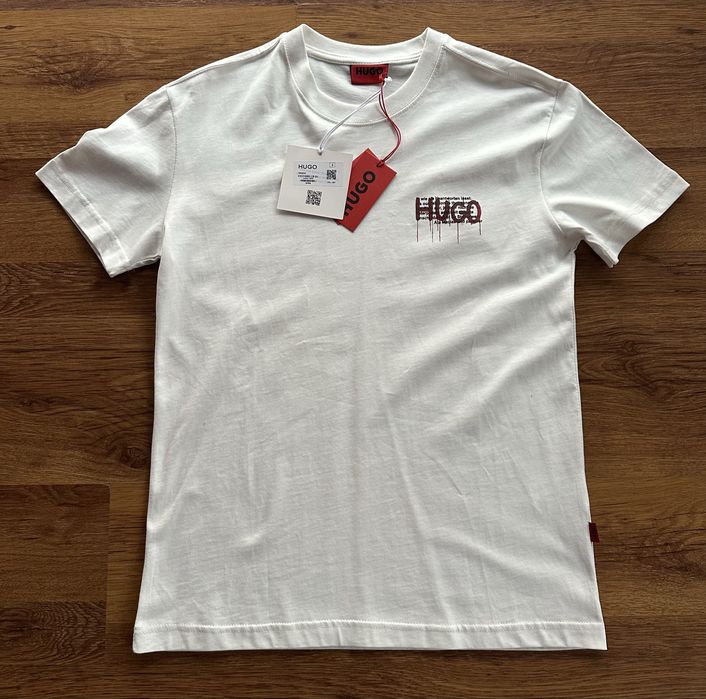 Мъжка,памучна,бяла тениска Hugo BOSS с голяма щампа на гърба