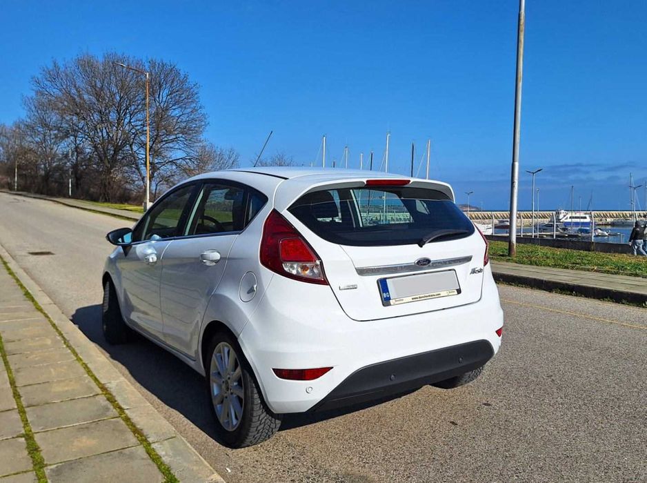 Продавам Ford Fiesta 2013