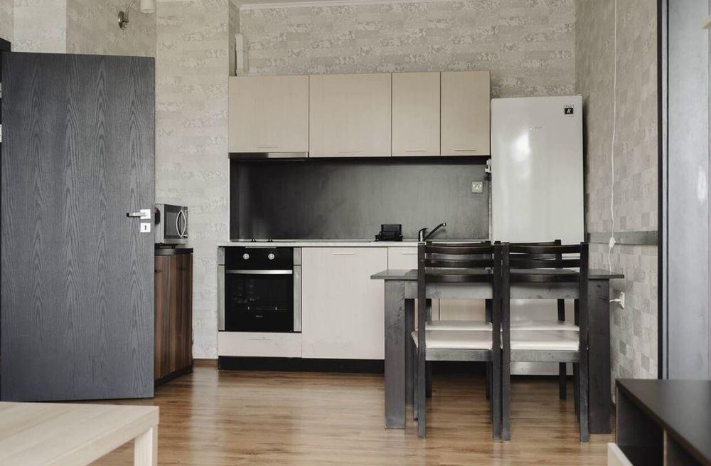 Дава се под наем Тристаен апартамент в Варна, Център - 110 кв.м за 800 € - Снимка #1