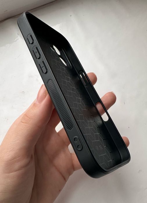 Продам чехол на iPhone 16