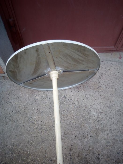 Стара желязна масичка