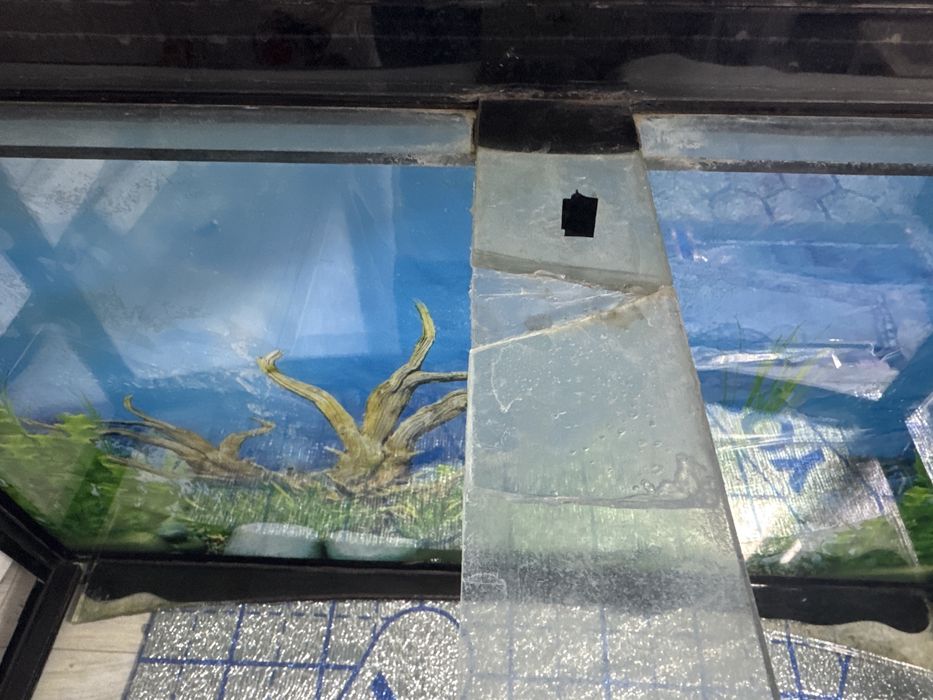 Аквариум 1/0.25/.06 сотилади