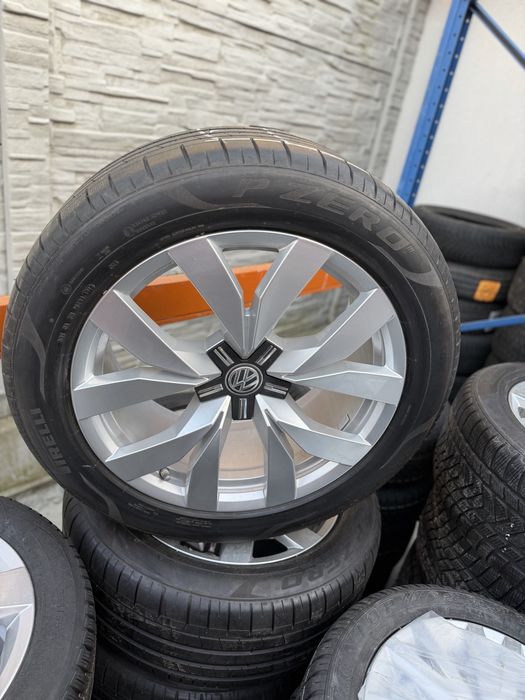 Roti Jante Aliaj 20 Montero Original Vw Touareg 3 CR Cu Anvelope Pirelli 285/45/20 Ca Noi