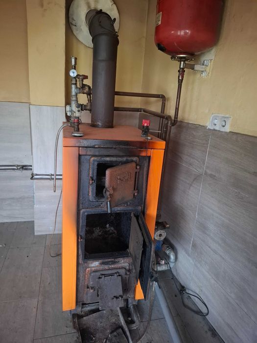 Centrală pe lemn in stare perfectă de funcționare!