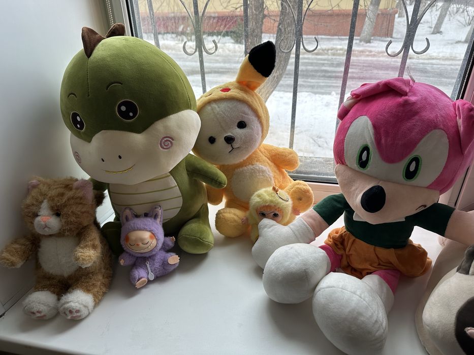 Продам игрушки большие и маленькие