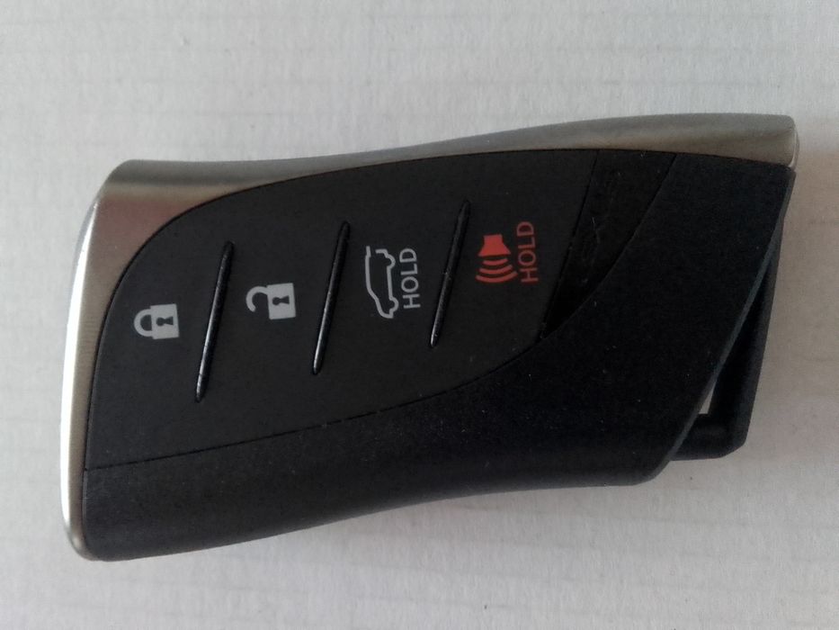 Продается оригинальный пульт от Lexus