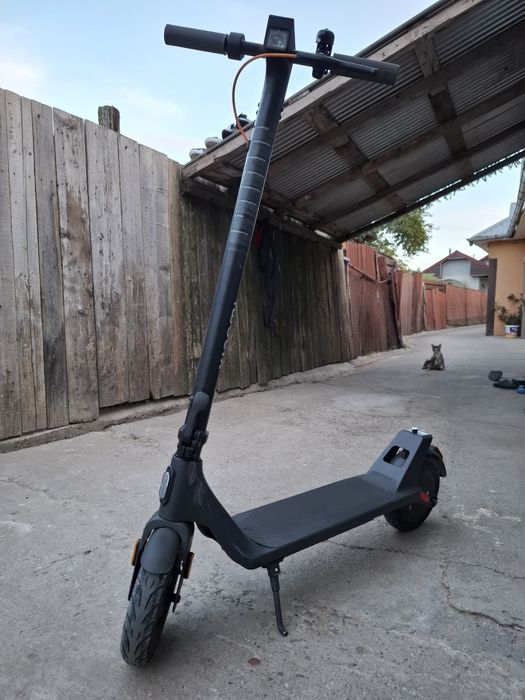 Trotineta electrica Xiaomi 4 Lite 2nd Gen, negru, 10", 300W, 25km autonomie
