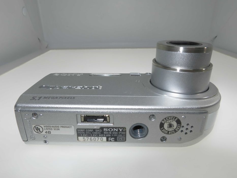 Sony Cyber-shot DSC-P100 ултра компактен цифров фотоапарат, легендарен дизайн един, цифрова камера, сътояние като НОВО работи отлично!