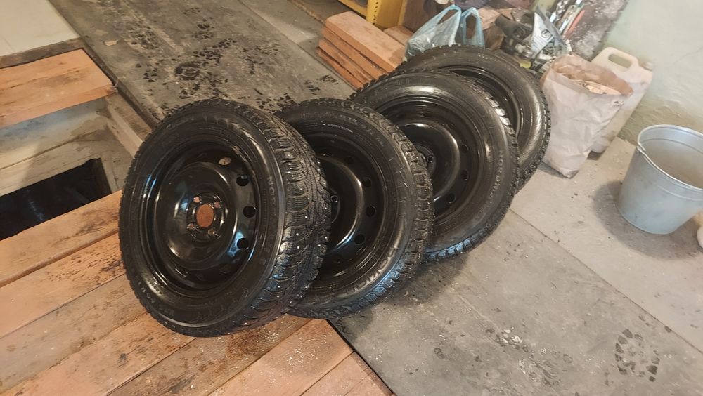 Продам  комплект  резину с дисками