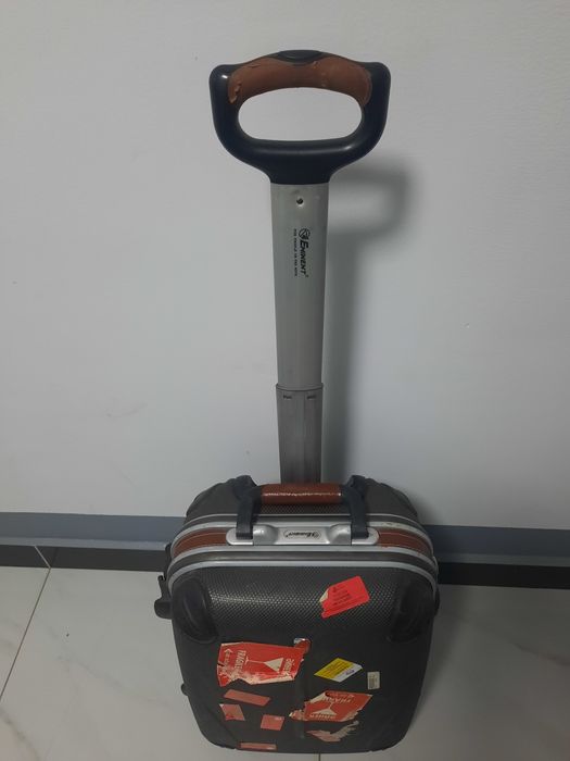 Дорожный чемодан б/у