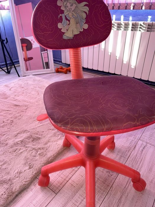 Стол за детска стая