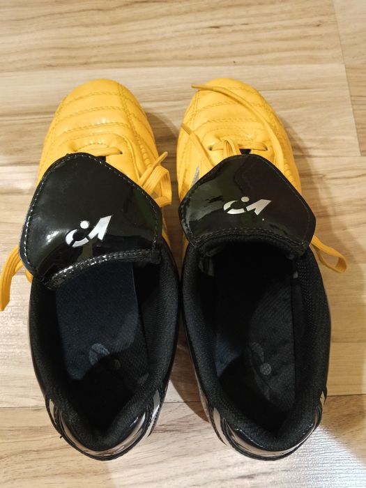 „Топ футболни стоножки – готови за терена!“