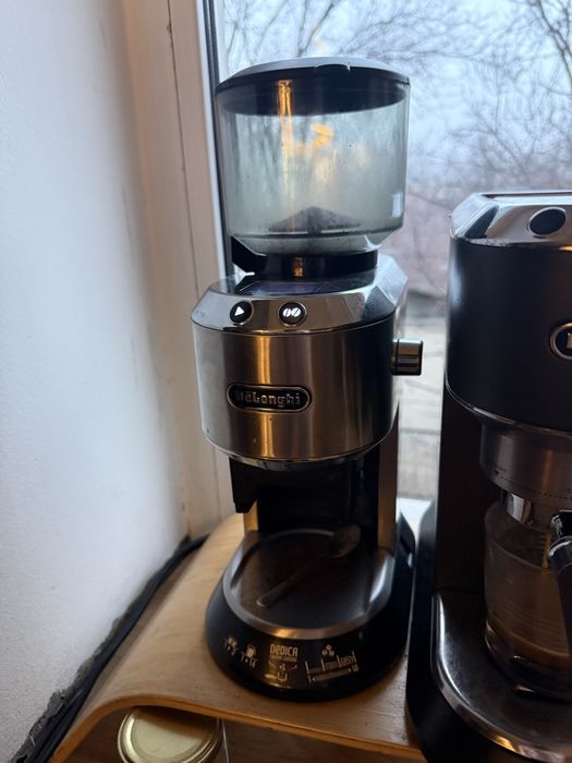 Кофеварка и кофемолка Delonghi