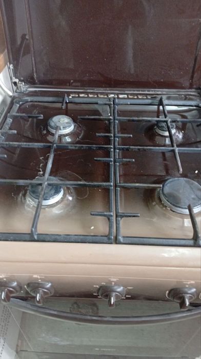 Продаю газ плиту