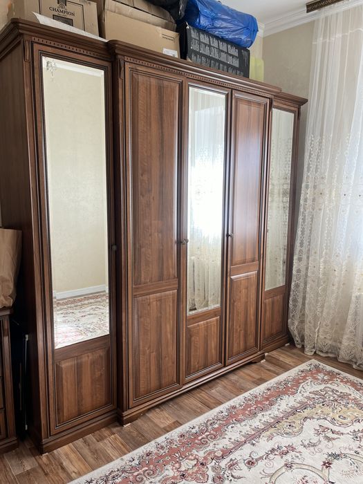 Гарнитур шкаф айна зерколо