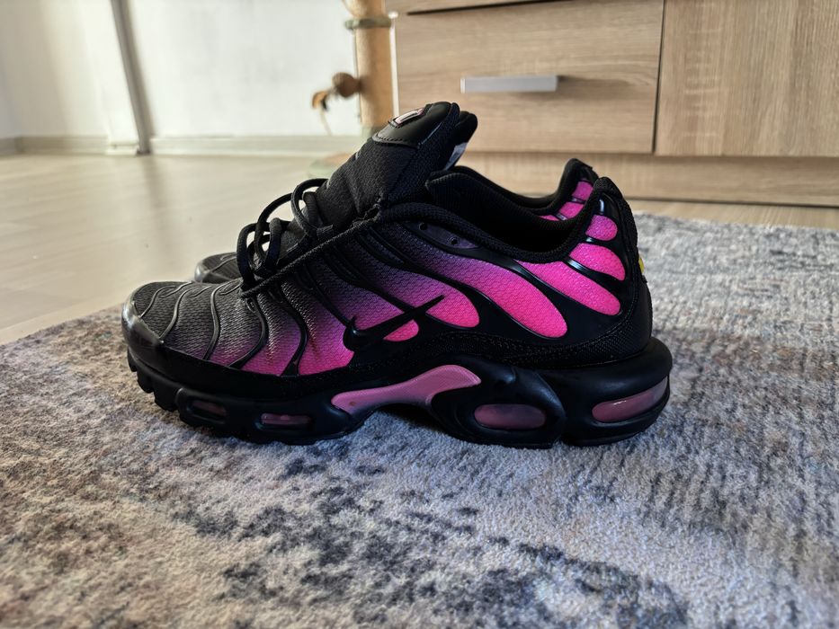 Nike air max plus black-hyper pink