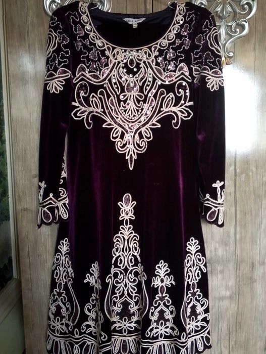 Koʻylaklar sotiladi ajoyib narhda sirochne sotiladi