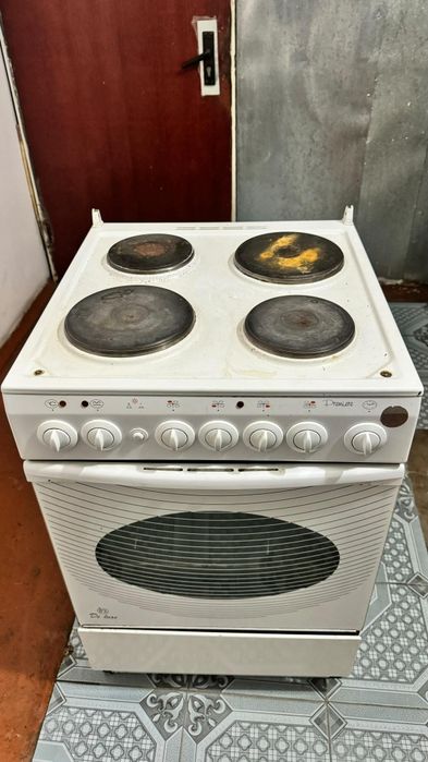 Продам электрическую плиту