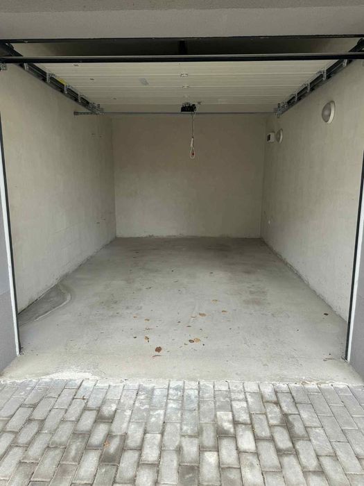 Дава се под наем Гараж / Паркомясто в София, Младост 1 - 17 кв.м за 159.12 € - Снимка #1