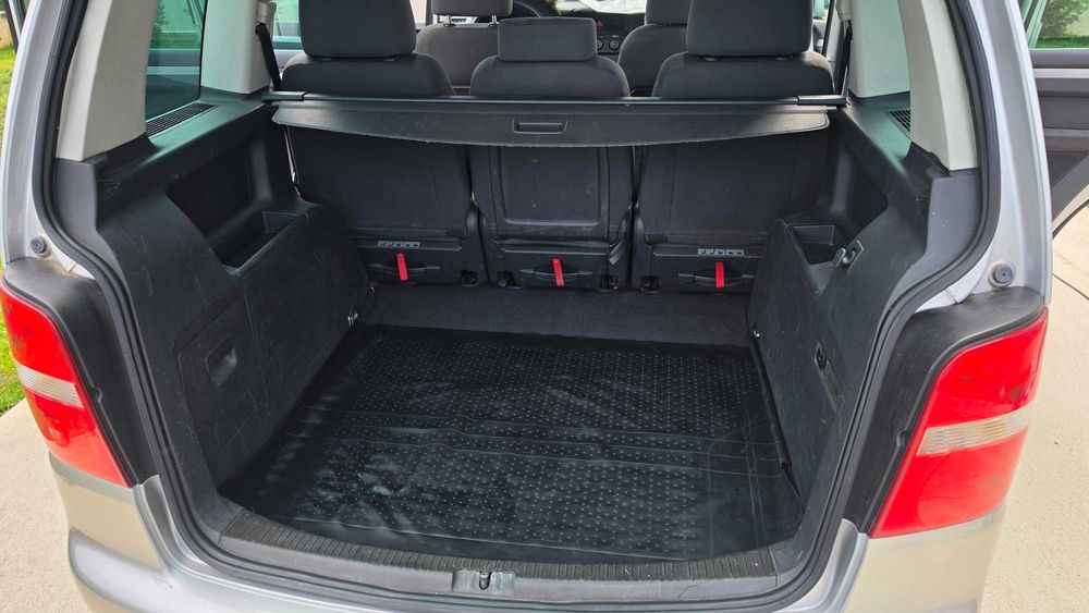 VW Touran 2.0 TDI BKD 140 CP | Unic proprietar | 5 locuri