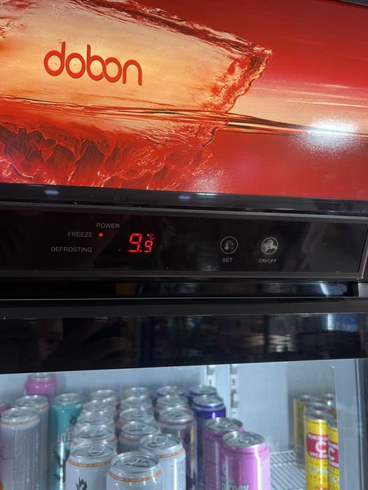 Витринный холодильник для напитков